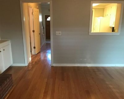 321 Northtown Dr. Great Rental in NE Jackson - Executive Townhome features 2/2.5, spacious Great Room with center fireplace - All hardwood flooring in the Great Room and Entry Hall. Kitchen is fully equipped with appliances to remain. Half bath is tucked nicely downstairs; great for guests. Two large bedrooms are up, each with a private bath. Home has a small back patio, with wood privacy fence...