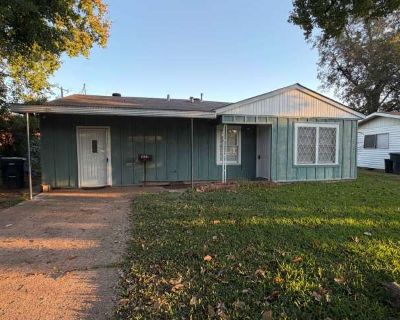 3 Bedroom 1BA 1166 ft Pet-Friendly Apartment For Rent in Bossier City, LA
