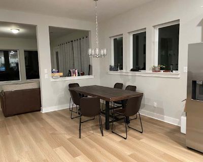 Private room with shared bathroom in a House with 2 roomies, Cypress, TX 77433