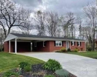 3 Bedroom 2BA 1403 ft Apartment For Rent in Hudson, NC