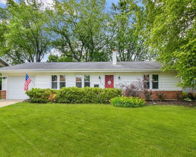 3 Bedroom 1BA 1380 ft Single Family House For Sale in Hoffman Estates, IL
