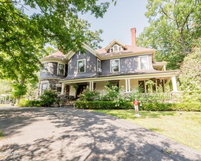5 Bedroom 3BA 5410 ft Single Family House For Sale in Amsterdam, NY