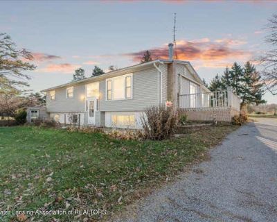 5 Bedroom 3BA 2509 ft Single Family Home For Sale in ST. JOHNS, MI