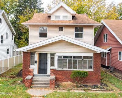 3 Bedroom 1BA 1535 ft Single Family Home For Sale in TOLEDO, OH