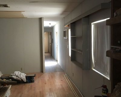 3 Bedroom 1BA 980 ft Pet-Friendly Apartment For Rent in Bullhead City, AZ
