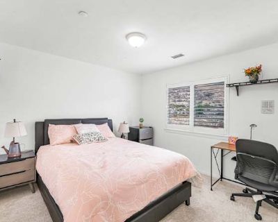 Private room with shared bathroom in a House with 1 roomie, Norco, CA 92860