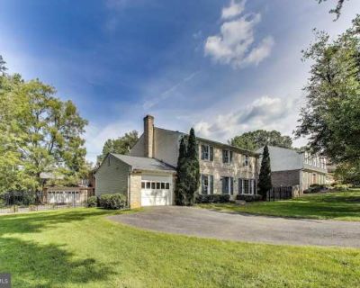 10323 SNOWPINE Way. image_url. In unit laundry Hardwood floors Dishwasher Pet friendly Garage Recently renovated Unit Amenities dishwasher fireplace garbage disposal hardwood floors in unit laundry microwave oven range refrigerator recently renovated Property Amenities pet friendly parking garage. 4 Bedroom. 4 Bathroom. 1 ft