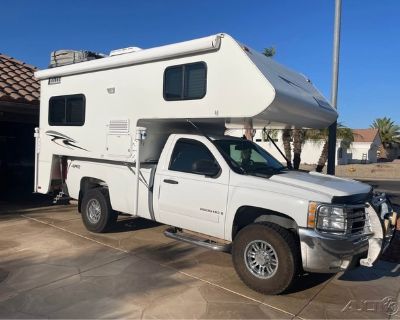 2007 Chevrolet Silverado 2500HD w/2008 Lance Camper 915