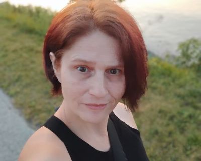 melissa - Needs a House on iROOMit or a Room