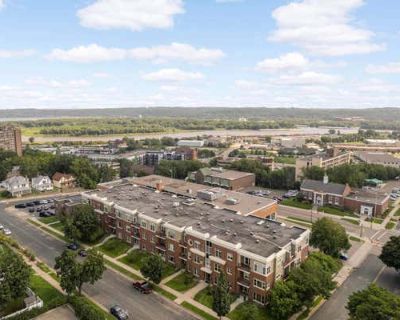 2 Bedroom 2BA 1298 ft Condominium For Sale in SOUTH SAINT PAUL, MN