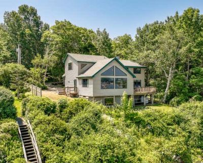 4 Bedroom 3BA 1805 ft Single Family Home For Sale in OWLS HEAD, ME