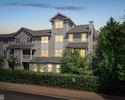 3 Bedroom 3BA 1687 ft Condominium For Sale in FAIRFAX, VA