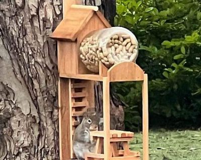 Shoppe of Seasons - Christmas Cottage, Vintage, Handcrafted, plus Garage Sale