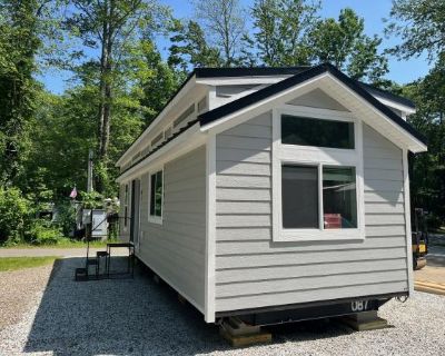 1 Bedroom 1BA 385 ft Mobile Home For Sale in Old Orchard Beach, ME