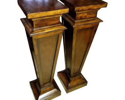 Pair of Early 21st Century Ethan Allen Neoclassical Pedestal Plant Stands