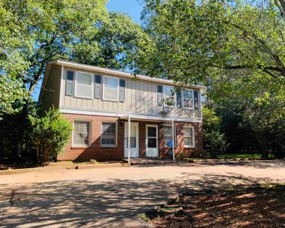 2 Bedroom 1BA 960 ft Apartment For Rent in Lagrange, GA