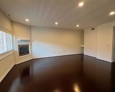 2 Bedroom 2BA 1240 ft House For Rent in Studio City, CA