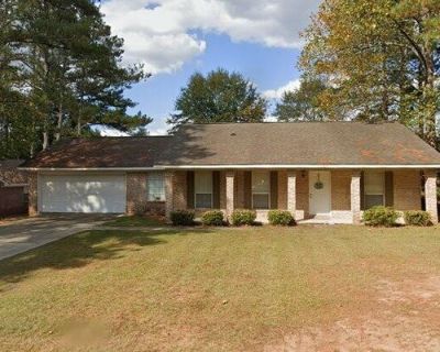 3 Bedroom 2BA 1562 ft Pet-Friendly House For Rent in Dothan, AL