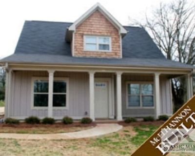 Huge Bedroom W/ Private Bathroom Available for Summer Sublease - Ruth St, Athens