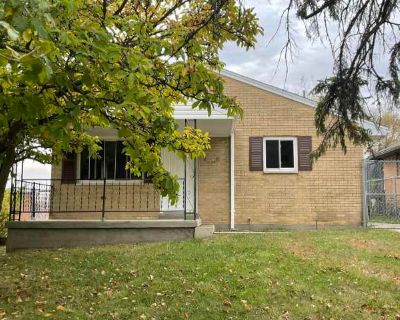 326 Blackwood Ave. Historic buildings and a huge appreciation for arts and culture make the Gem City live up to its name. In unit laundry Pet friendly Garage Recently renovated Gym Air conditioning Unit Amenities air conditioning in unit laundry w/d hookup recently renovated Property Amenities cats allowed dogs allowed pet friendly gym game room parking garage. Pets allowed. 3 Bedroom. 1.5 Bath...