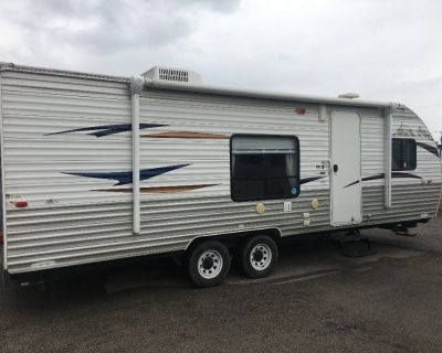 TOY HAULER /STUDIO ONE BEDROOM KICTHEN BATHROOM