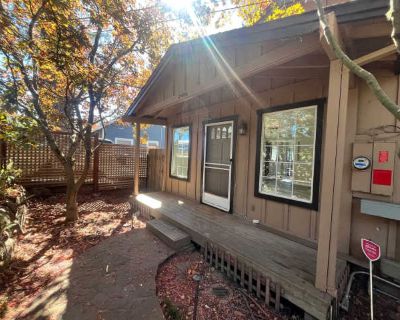 2 Bedroom 2BA 1350 ft Pet-Friendly Apartment For Rent in Lexington Hills, CA