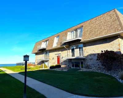 2 Bedroom 1BA 950 ft Condo For Sale in St. Joseph, MI