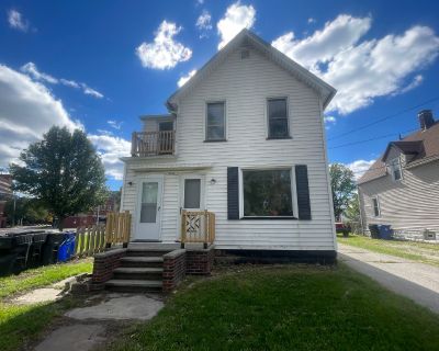 3511 Memphis Ave - 3511 Memphis Ave. Introducing our charming 1 bedroom, 1 bathroom studio apartment located in the heart of Cleveland, OH. This cozy space features a studio layout with freshly painted walls and new flooring throughout. The apartment also boasts built-in cabinets for added storage and a classic clawfoot tub for a touch of vintage charm. With its convenient location and quaint f...