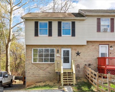 2 Bedroom 1BA 1000 ft Townhouse For Sale in Stephens City, VA