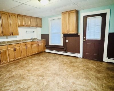 Cohasse St Apt,southbridge, Flat For Rent
