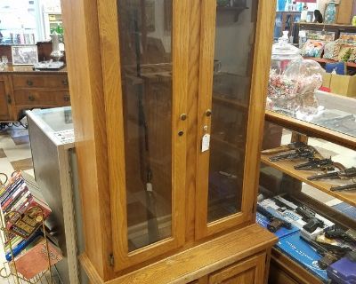 11 Gun Oak Gun Cabinet