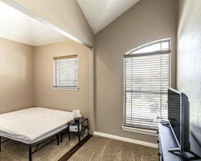 Available on: now. Furnished. Parking available * Internet included * LGBTQ+ friendly * Students welcome * 40+ years welcome PadSplit will require background checks for this room Learn more. Private Rooms in High-quality & newly-renovated San Antonio House, starting from $169/week, all utilities and Wifi included. Your new home awaits! This high-quality San Antonio home is waiting for you. This...