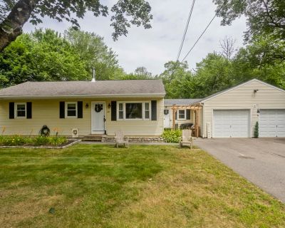 2 Bedroom 1BA 1040 ft Single Family House For Sale in Grafton, MA