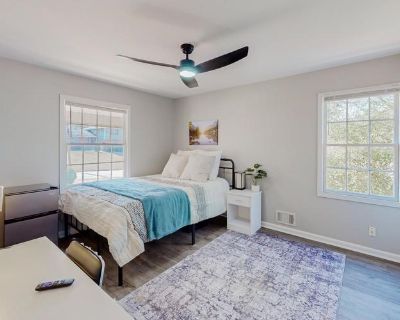 Pet friendly $850 per month room to rent in Roseville