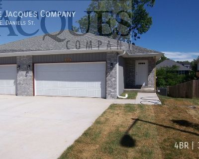 800 E. Daniels St.. Welcome to this stunning 4 bedroom, 3 bathroom duplex located in Ozark, MO. This modern home features granite countertops in both the kitchen and baths, along with stainless steel appliances including a double door refrigerator (not guaranteed), dishwasher, flat top electric range, and microwave. With three full baths, there is plenty of space for everyone. Enjoy the cozy am...