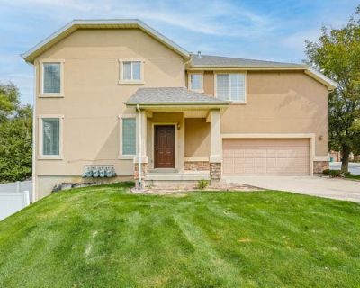 3 Bedroom 4BA 2125 ft Townhouse For Sale in BLUFFDALE, UT