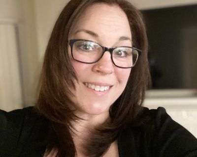 Female Female professional in Costa Mesa lookin...