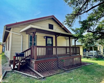 2 Bedroom 1BA 936 ft Single Family House For Sale in Fairfield, IA