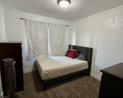 Total rooms: 3. Deposit: $250.00 * Utilities included?: Not known. No preference. Non-smoking. Not for couples. Age preference: 18 - 32. Furnishings: Furnished * Parking: Yes * Yard/patio: Yes * Disabled access: * Living room: No * Broadband included: Yes. Availability Available Nov 01 2025 Minimum term None Maximum term None. Room for rent in Fresno! My wife and I have a private room available...