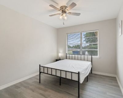 Furnished Room for Rent - DallasTX_Private Room For Rent in a Shared House