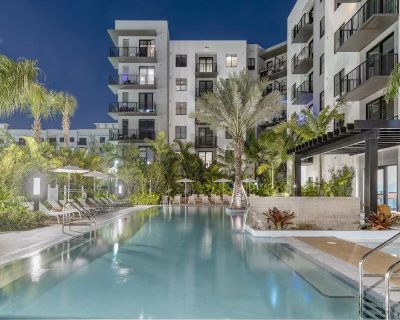 2 bdrm / 2 bth, 1053 sq ft Unit Available right next to AD Barnes Park

REDUCED PRICING SAVE UP TO $500!

Development Includes:

Swimming Pool
Aqua Lounge
Game Room
Club Room
Work Space
Fitness Centre
On-Site Retail
Direct Access to Ludlam Trail
Dog Park
Electric Car Charging Stations

Unit Includes:

Washer/Dryer
Air Conditioning
Heating
Ceiling Fans
Cable Ready
Security System
Tub/Shower
Fram...