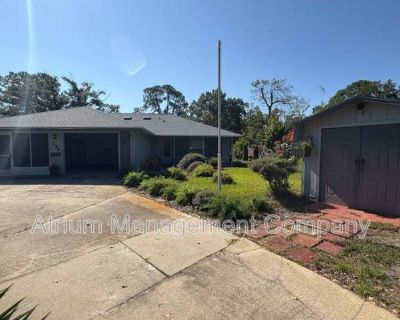 3 Bedroom 1BA 1380 ft Pet-Friendly Apartment For Rent in DeBary, FL