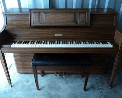 Estey Console Piano For Sale - Very Good Condition - Free Delivery to 1st Floor in North Grafton, MA