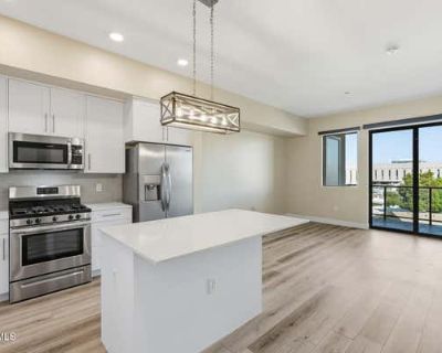 1 Bedroom 2BA 867 ft Condominium For Sale in SCOTTSDALE, AZ