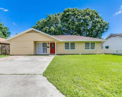 3 Bedroom 1BA 1281 ft Single Family Detached House For Rent in Texas City, TX