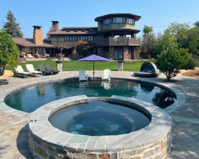Luxurious Round Craftsman Pool and Huge Backyard, villa park, CA