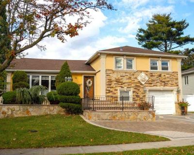 3 Bedroom 2BA 1599 ft Single Family Home For Sale in HICKSVILLE, NY