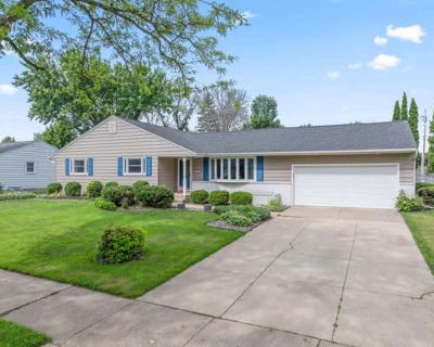 4 Bedroom 2BA 2472 ft Single Family Home For Sale in AUSTIN, MN