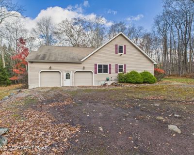 3 Bedroom 2BA 2280 ft Single Family House For Sale in Pocono Lake, PA