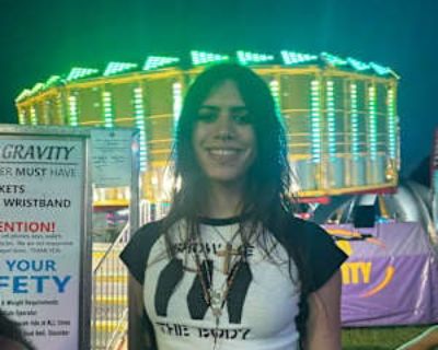 LGBTQ+ friendly * Has a cat * Interested in teaming-up. Budget: $1,500 per month. Ready to move: December 1. Looking for myself. Hi, I m Dahlia 28, creative, tech professional, into fitness, music, and building a calm life. Clean, independent, and respectful. Just looking for a peaceful room with good vibes.